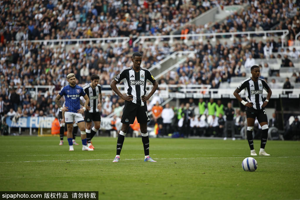 造成巨大冲 造成巨大冲